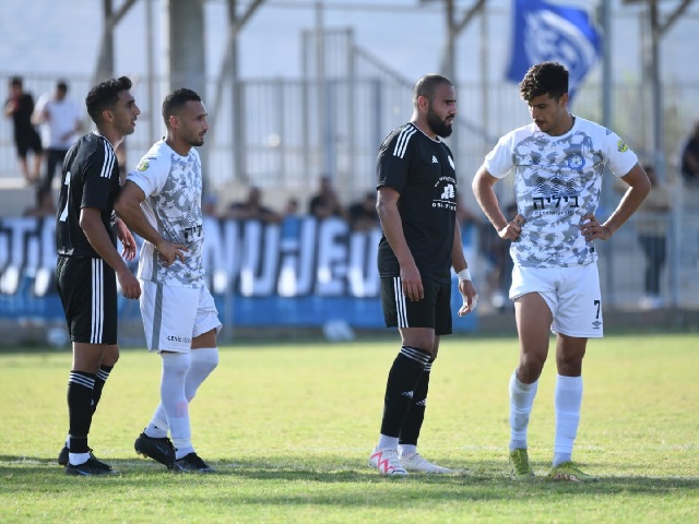 צמודים צמודים (עדי דטליס)